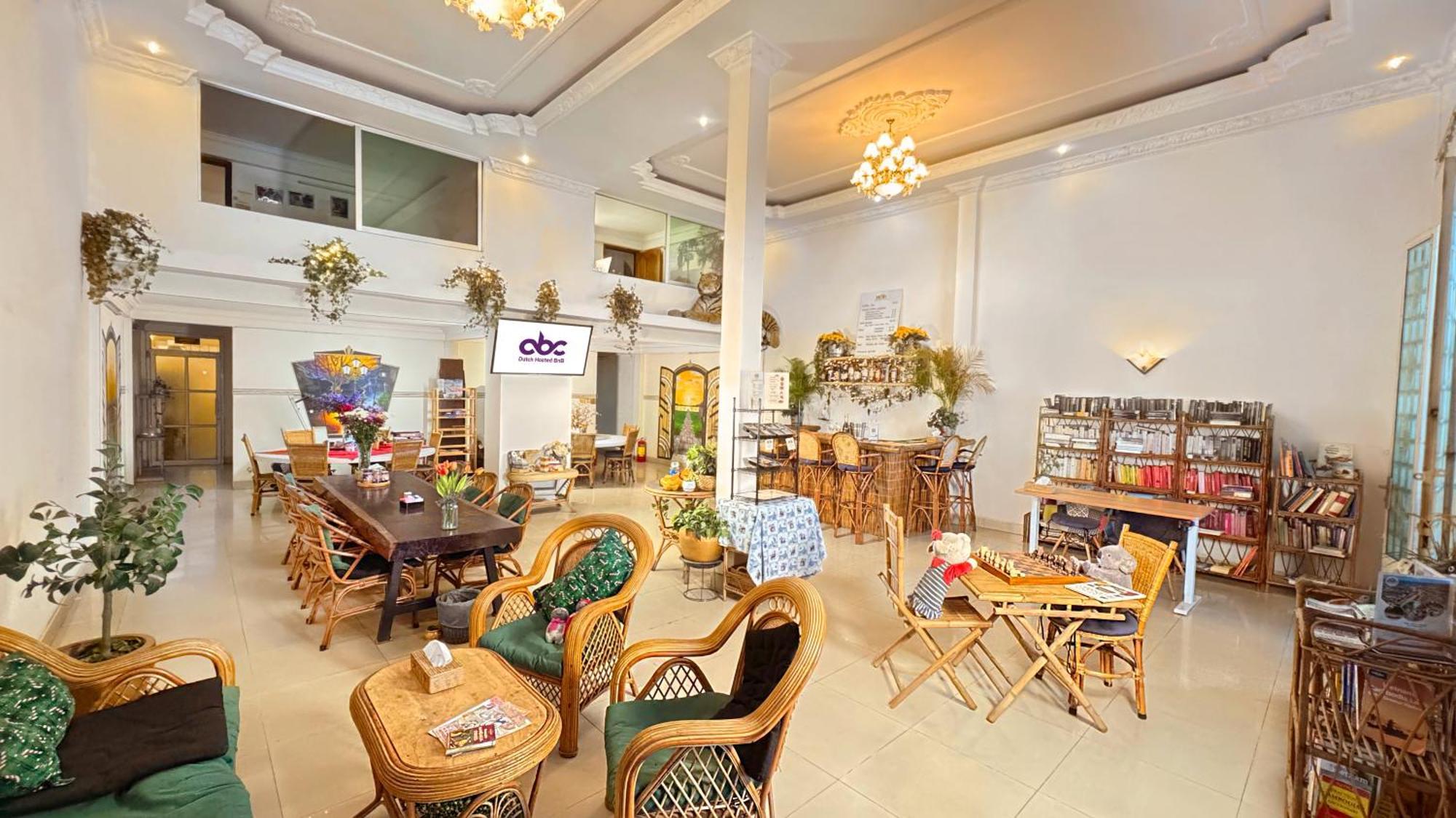 Dutch Hosted B&B, Abc Phnom Penh Bagian luar foto